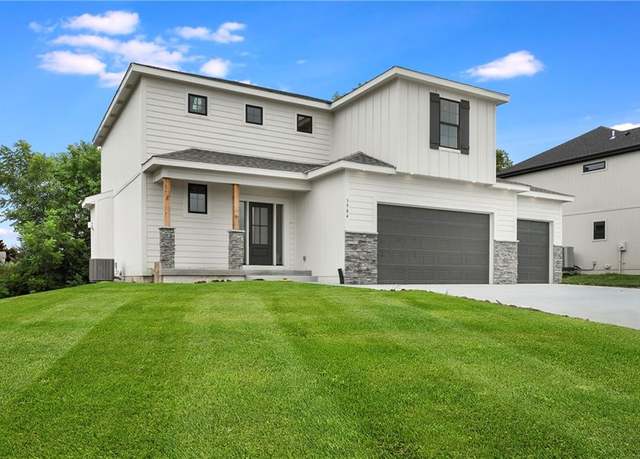 Property at 3904 SW Flintrock Dr, Lee's Summit, MO 64082, 5 beds, 4 baths