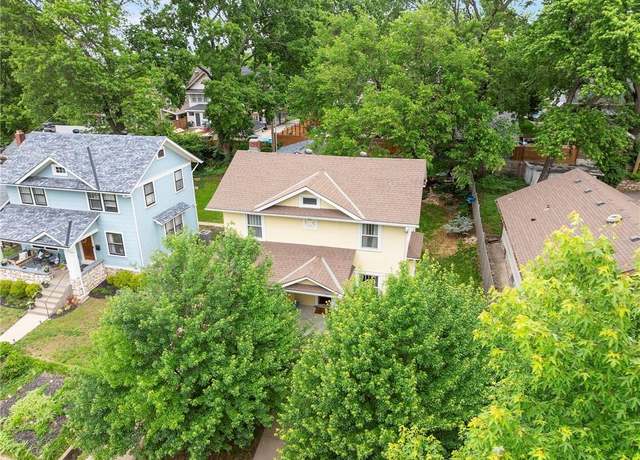 Property at 942 W 32nd Ter, Kansas City, MO 64111, 3 beds, 1.5 baths