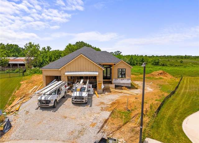 Property at 8984 Shady Bend Rd, Lenexa, KS 66227, 4 beds, 3 baths