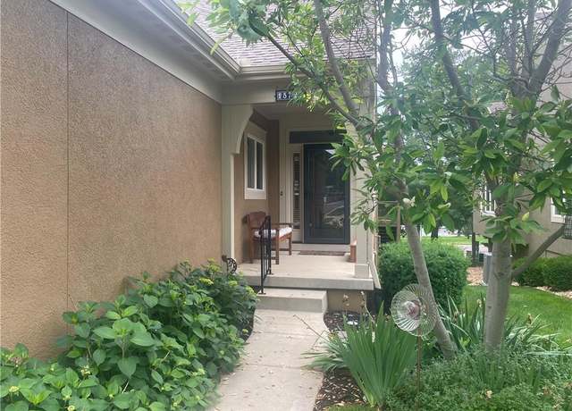Property at 15720 Lowell Ln, Overland Park, KS 66223, 3 beds, 2.5 baths