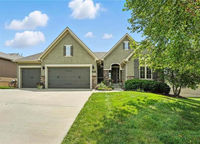Property at 2209 NE 111th St, Kansas City, MO 64155, 4 beds, 3.5 baths