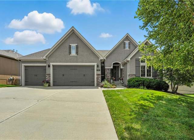 Property at 2209 NE 111th St, Kansas City, MO 64155, 4 beds, 3.5 baths