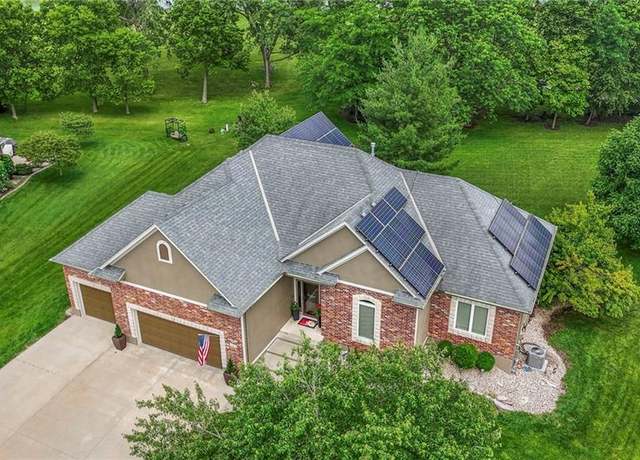 Property at 913 Birchwood Dr, Raymore, MO 64083, 3 beds, 3.5 baths