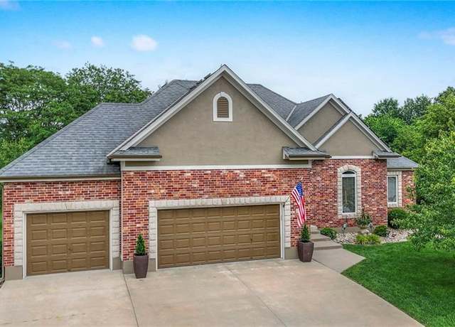 Property at 913 Birchwood Dr, Raymore, MO 64083, 3 beds, 3.5 baths