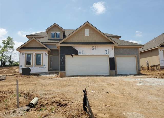 Property at 10204 N Winchester Ave, Kansas City, MO 64156, 5 beds, 3.5 baths