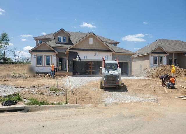 Property at 10204 N Winchester Ave, Kansas City, MO 64156, 5 beds, 3.5 baths