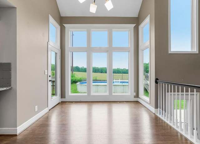 Property at 508 Shannon Ave, Smithville, MO 64089, 4 beds, 2.5 baths