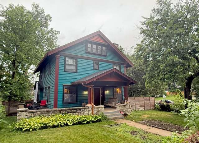 Property at 641 W 39th Ter, Kansas City, MO 64111, 3 beds, 2.5 baths