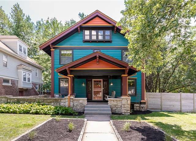 Property at 641 W 39th Ter, Kansas City, MO 64111, 3 beds, 2.5 baths