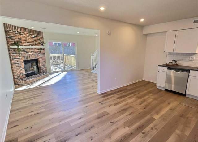 Property at 309B E Main St Unit B, Smithville, MO 64089, 2 beds, 1.5 baths