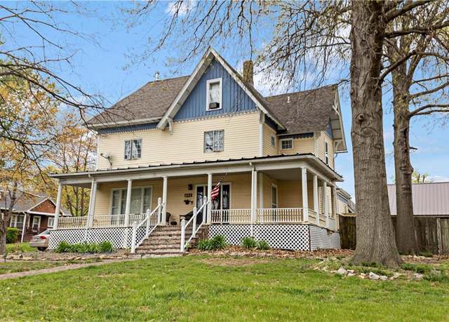 Property at 731 W 12th St, Trenton, MO 64683, 5 beds, 4 baths