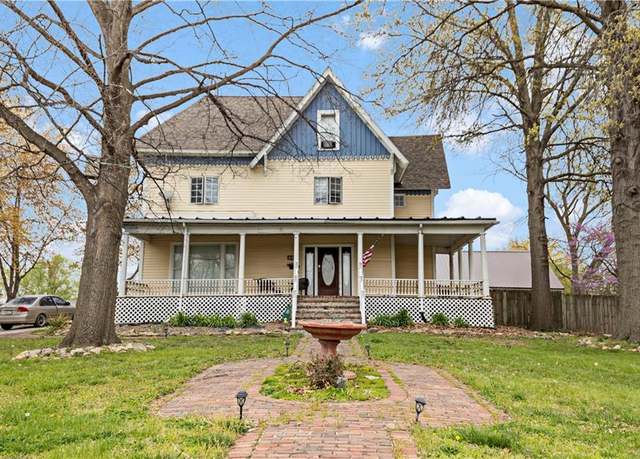 Property at 731 W 12th St, Trenton, MO 64683, 5 beds, 4 baths