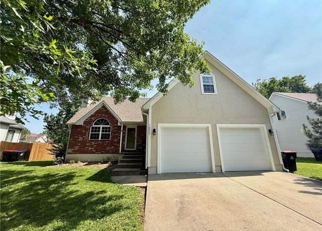 Property at 1603 Roanoke Dr, Warrensburg, MO 64093, 5 beds, 4 baths