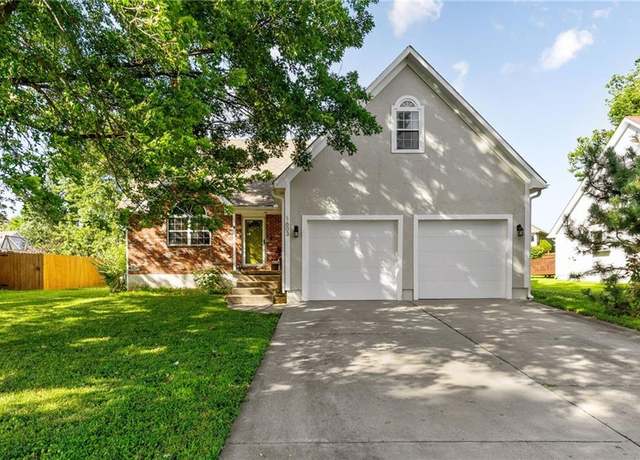 Property at 1603 Roanoke Dr, Warrensburg, MO 64093, 5 beds, 4 baths