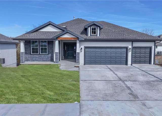 Property at 2830 W Wabash St, Olathe, KS 66061, 4 beds, 3 baths