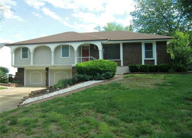 Property at 8008 Greenwald Dr, Belton, MO 64012, 3 beds, 2.5 baths