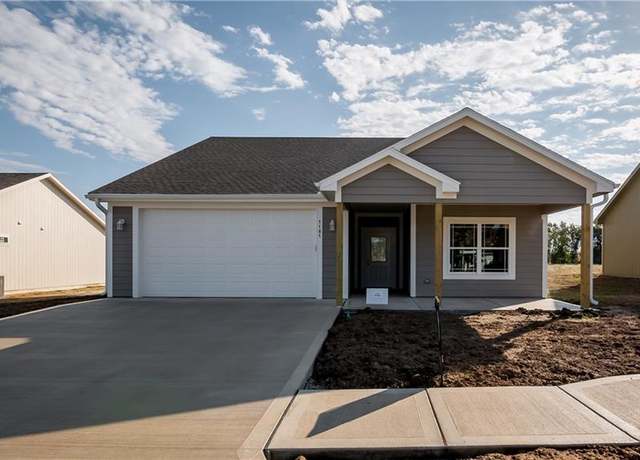 Property at 1305 NE Sequoia Ct, Oak Grove, MO 64075, 3 beds, 2 baths