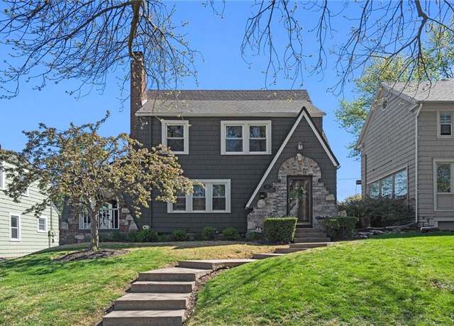 Property at 105 E 69th St, Kansas City, MO 64113, 3 beds, 1.5 baths