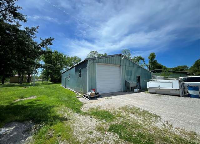 Property at 103 S Poplar St, Ottawa, KS 66067, 3 beds, 1 bath