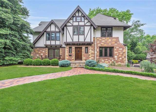 Property at 600 W 50th St, Kansas City, MO 64112, 4 beds, 4 baths