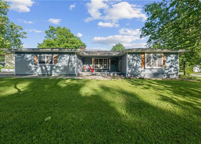 Property at 513 Brown Circle Dr, Osawatomie, KS 66064, 4 beds, 2.5 baths