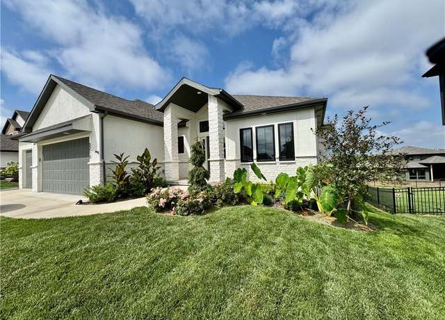 Property at 3210 SW Enoch St, Lee's Summit, MO 64082, 4 beds, 3.5 baths