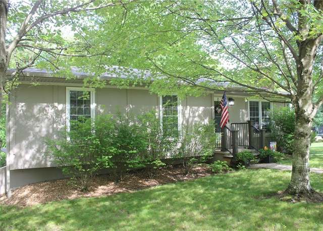 Property at 100 Elm St, Windsor, MO 65360, 3 beds, 2 baths