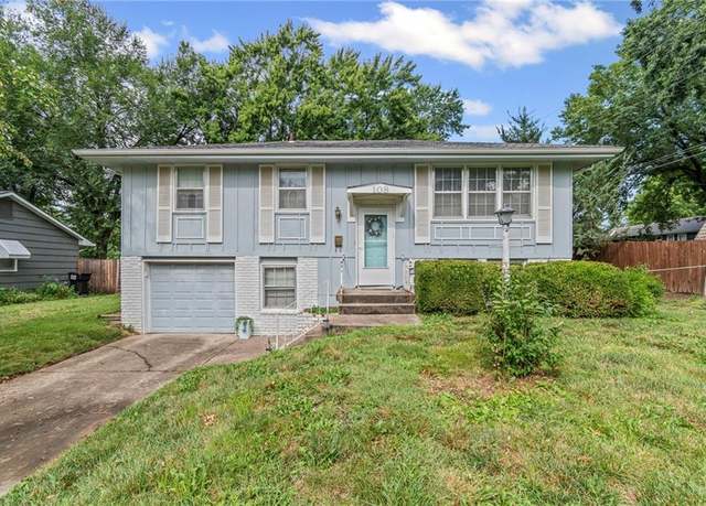 Property at 108 Walnut St, Lee's Summit, MO 64063, 3 beds, 1.5 baths