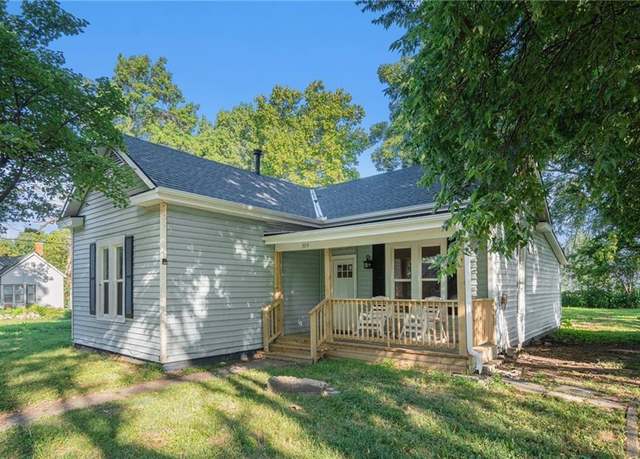 Property at 309 W Elm St, Hardin, MO 64035, 2 beds, 1 bath