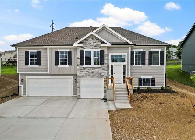 Property at 988 Poplar Ln, Liberty, MO 64068, 4 beds, 3 baths