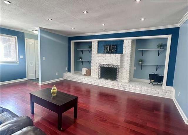Property at 114 E 41st St #8, Kansas City, MO 64111, 1 bed, 1 bath