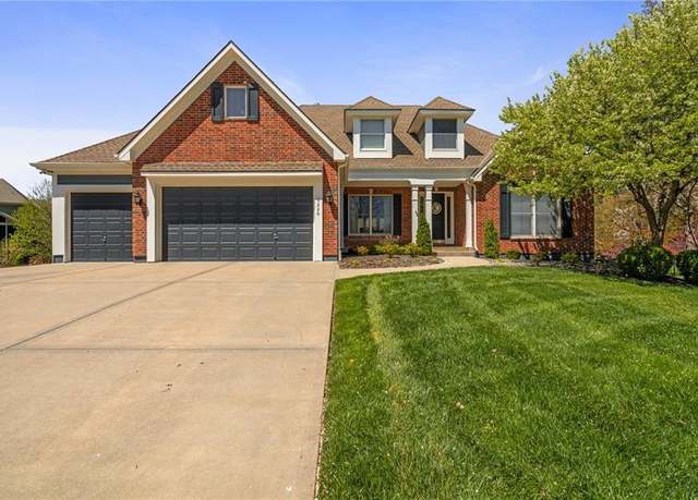 Property at 5220 W 166th St, Overland Park, KS 66085, 5 beds, 4.5 baths
