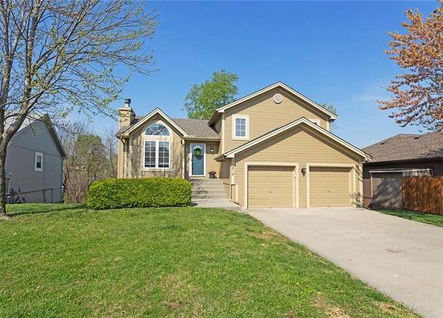Property at 11212 N Ditman Ave, Kansas City, MO 64157, 3 beds, 2.5 baths
