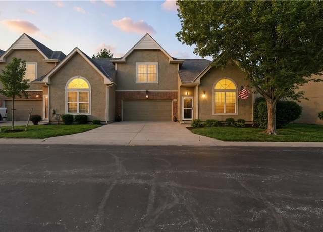 Property at 15616 W 61st St, Shawnee, KS 66217, 3 beds, 2.5 baths