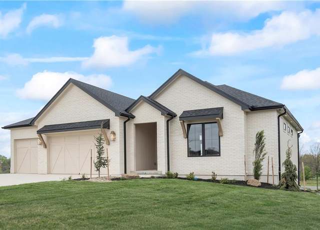 Property at 1816 NE Lashbrook Cir, Lee's Summit, MO 64086, 4 beds, 3 baths