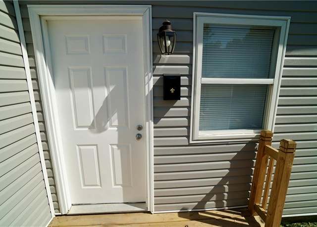 Property at 2814 S 21st St, St Joseph, MO 64503, 2 beds, 1 bath