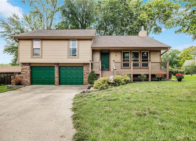 Property at 1501 NE Westwind Dr, Lee's Summit, MO 64086, 3 beds, 2 baths