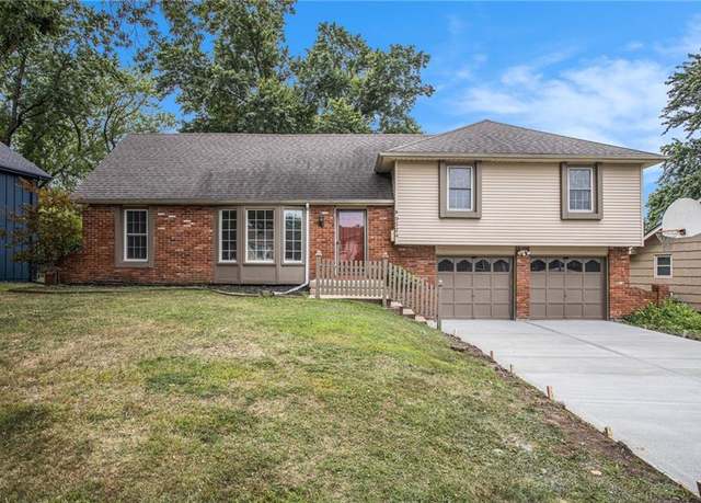 Property at 9524 Carter Dr, Overland Park, KS 66212, 4 beds, 2.5 baths