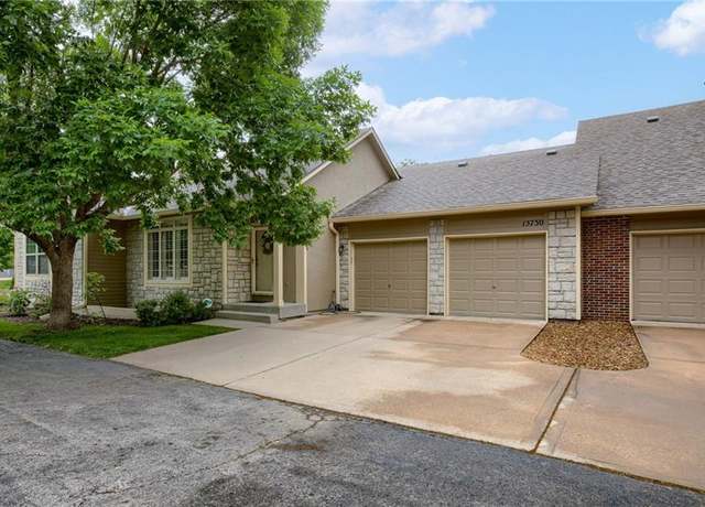 Property at 15730 S Brentwood St #2600, Olathe, KS 66062, 2 beds, 2.5 baths