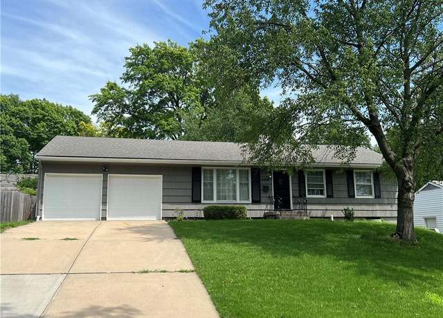 Property at 8909 Belleview Ave, Kansas City, MO 64114, 3 beds, 2 baths