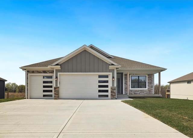 Property at 609 Blackhawke Dr, Smithville, MO 64089, 4 beds, 3 baths