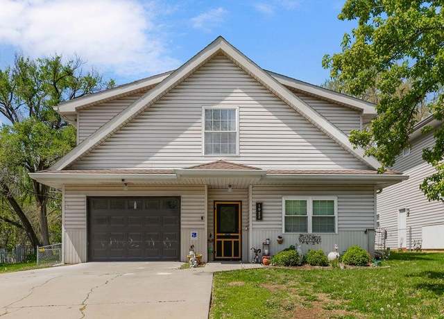 Property at 1922 W 7th St, Leavenworth, KS 66048, 4 beds, 3 baths