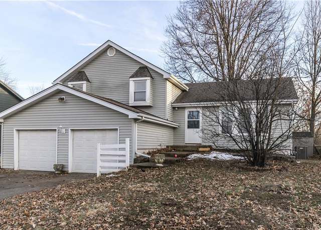 Property at 8419 NW 68th St, Parkville, MO 64152, 3 beds, 2.5 baths