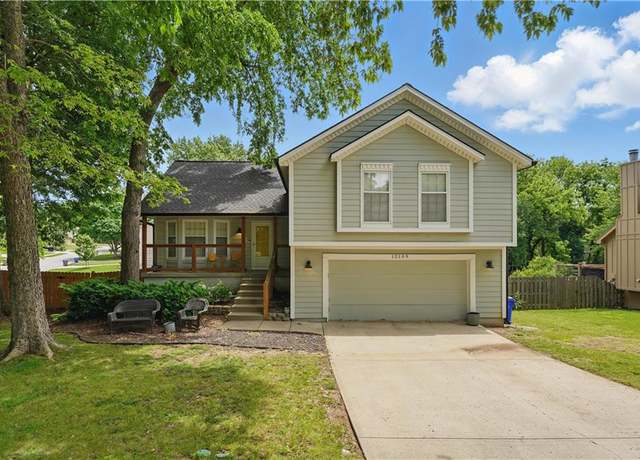 Property at 12109 S Acuff Ln, Olathe, KS 66062, 3 beds, 2.5 baths