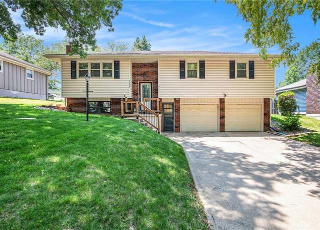 Property at 2408 Elephant Trl, St Joseph, MO 64506, 3 beds, 2.5 baths