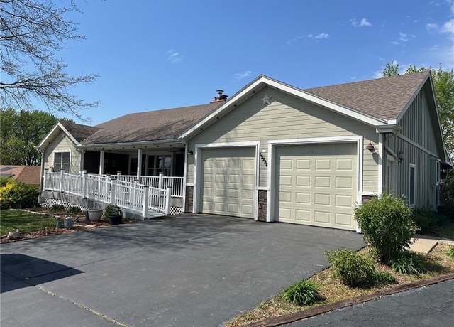 Property at 15284 Prairie View Rd, Bonner Springs, KS 66012, 3 beds, 3 baths