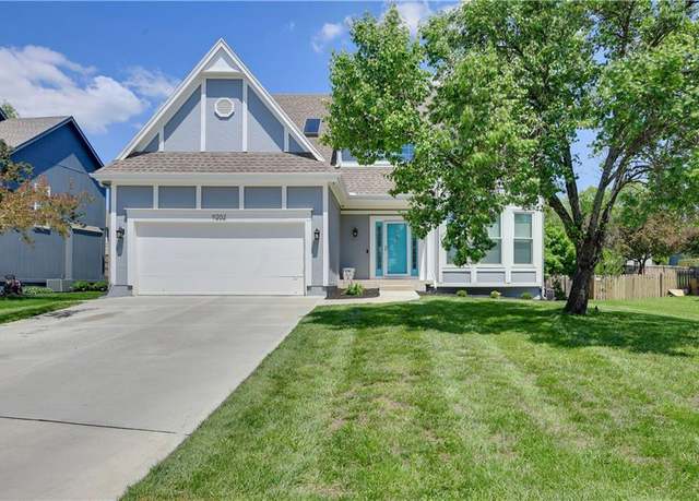 Property at 11202 W 116th St, Overland Park, KS 66210, 4 beds, 2.5 baths