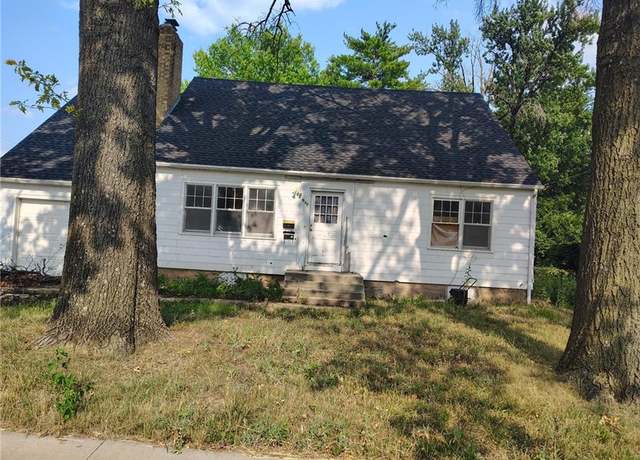 Property at 908 Sunset Ave, Manhattan, KS 66502, 5 beds, 2 baths