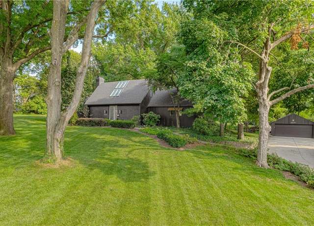 Property at 4309 W 75th St, Prairie Village, KS 66208, 4 beds, 4 baths