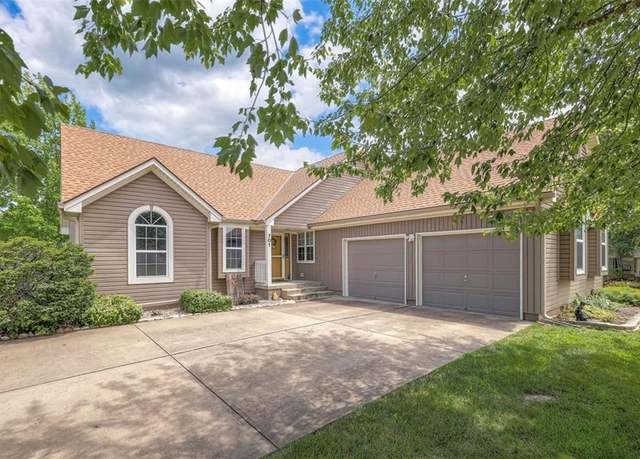 Property at 701 16th Ave S, Greenwood, MO 64034, 3 beds, 3 baths